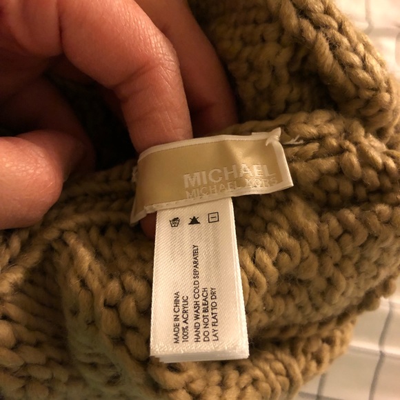 🛑SOLD🛑 Michael Kors Knit Cap in Camel Brown - Picture 3 of 4